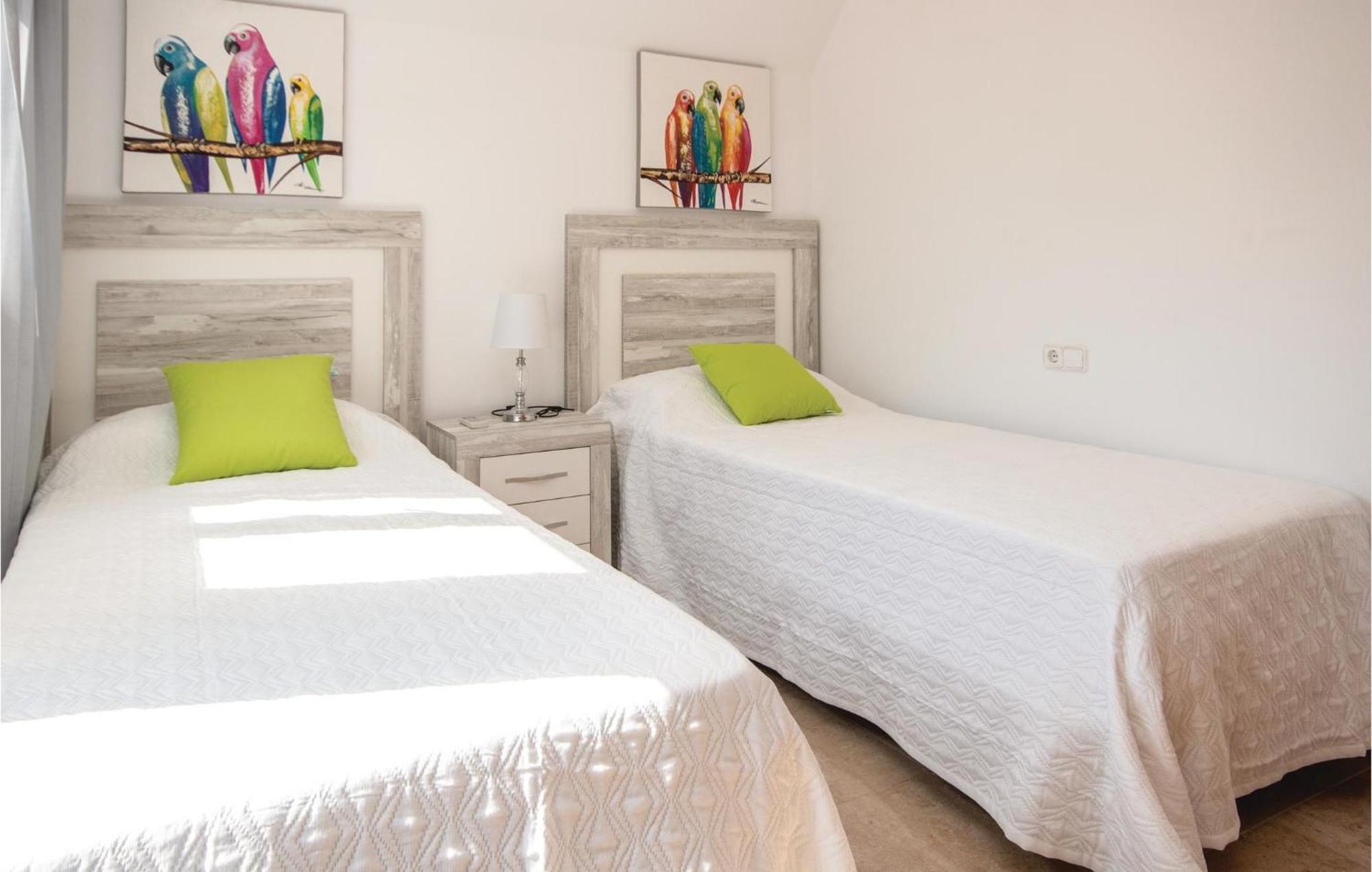 3 Bedroom Amazing Apartment In La Duquesa Castillo de Sabinillas Exterior photo